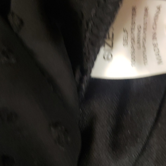 🍁New boutique ruffle Swiss dots deep v top - Picture 10 of 11